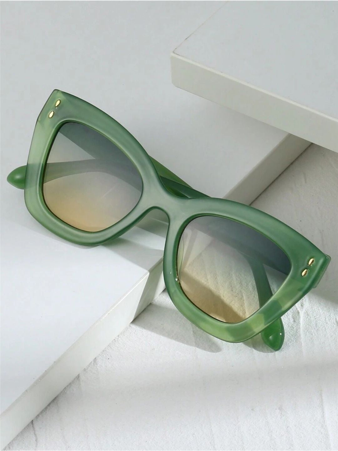 Iris Cateye Sunglasses with UV Protected Lens